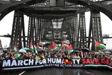 Masivny protest v Sydney Tisice ludi pochodovali cez most za Palestincanov