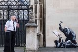 Banksy namaloval sudcu bijuceho demonstranta
