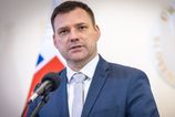 Aktivisti Greenpeace zablokovali vchod na ministerstvo zivotneho prostredia Taraba avizuje trestne oznamenia