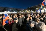 Protestujuci v Bratislave vyzvali sefa SIS na odstupenie
