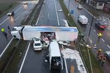 Tragicka nehoda na D1 pri Ilave zrazke podlahol 56 rocny vodic dodavky
