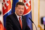 Roztrzka pred cestou do Bratislavy Tomio Okamura so sebou nevzal buducu cesku opoziciu ta si naplanovala vlastnu cestu