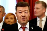 Tomio Okamura celi obvineniam v kauze kontroverznych predvolebnych plagatov nazyva ich utokom na slobodu prejavu
