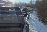 Zrazka aut v ostrych zakrutach Tehotna zena v bezvedomi