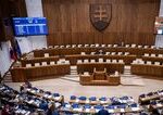 Poslancov caka maraton pred letom na programe schodzi je viac ako 180 bodov a niekolko noviel