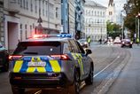 nocna strelba pri banke v lucenci zranila muza policia vysetruje bitku na parkovisku a pouzitie zbrane