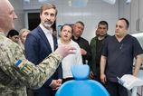 Juraj Blanar na Ukrajine daroval lekarske pristroje za statisice eur a vyzdvihol pracu miestnych lekarov