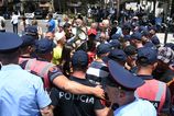 Albansko zasiahli protesty proti hotelu spajanemu s rodinou Trumpovcov Policia zadrzala viacerich demonstrujucich