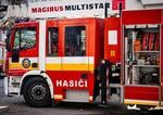 Letne burky trvaju len niekolko minut ale nasledky pretrvavaju tyzdne Hasicivaruji cely stat a vyzyvaju ludi na maximalnu opatrnost