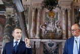 Merz slubuje Macronovi uzke partnerstvo Spolocny zavazok k zjednotenej Europe ma byt pilierom Berlinu