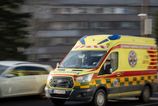 Opitý Stredoslovák s kladivom ohrozoval ženu aj záchranárov. Psychiatrického pacienta policajti zastavili elektrickým obuškom. 3 Opity Stredoslovak s kladivom ohrozoval zenu aj zachranarov Psychiatrickeho pacienta policajti zastavili elektrickym obuskom