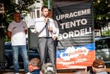 Republika síce ešte nie je v parlamente, no vo Ficovej vláde je už teraz (komentár Martina Behula) 2 Republika sice este nie je v parlamente no vo Ficovej vlade je uz teraz kommentar Martina Behula