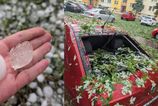 Slovensko zasahujú búrky: Západ hlási nehody na R1, rušené vlaky a popadané stromy, na severe hrozia povodne (+video) 4 Slovensko zasahuju burky Zapad hlasi nehody na R1 rusene vlaky a popadane stromy na severe hrozia povodne video