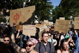 V Kyjeve sa opat rozbehli kartonove protesty ludom sa nepaci odvolanie popularneho ministra obrany