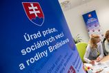 Nezamestnanosť na Slovensku po mesiacoch rastie. Počet nezamestnaných prekročil hranicu 142-tisíc. 2 nezamestnanost na slovensku po mesiacoch rastie pocet nezamestnanych prekrocila hranicu 142tisic