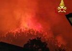 Na severe Talianska prepukol rozsiahly poziar evakuovanych je viac ako 200 ludi vratane turistov
