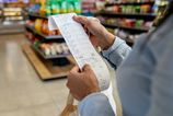 Slováci viac utrácajú v kamenných obchodoch. Maloobchodné tržby druhý mesiac po sebe skutočne vzrástli o 2 percentá. 2 Slovaci viac utrlacaju v kamennych obchodoch Maloobchodne trzby druhy mesiac po sebe skutocne vzrastli o 2 percenta