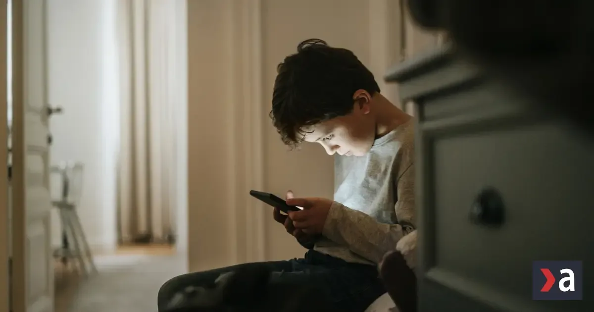 Deti treba podľa všetkého odpojiť od nebezpečných sociálnych sietí. 2 Deti treba podľa všetkého odpojiť od nebezpečných sociálnych sietí.
