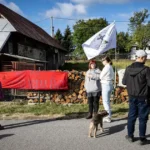 Domobranou proti priehrade Tomáša Tarabu: Ľudia z Látok očakávajú ďalšie nočné prekvapenie