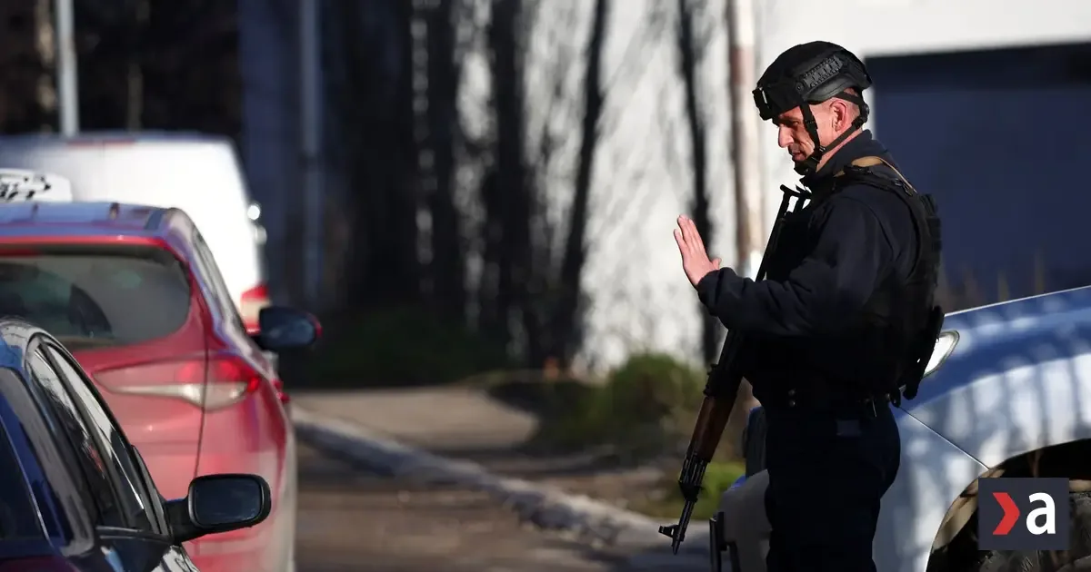 Kosovská polícia zadržala deväť Srbov za vojnové zločiny 2 Kosovská polícia zadržala deväť Srbov za vojnové zločiny