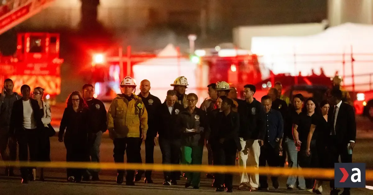 Na predmestí Los Angeles sa zrútil spravodajský vrtuľník, hlásia obete 4 Na predmestí Los Angeles sa zrútil spravodajský vrtuľník, hlásia obete