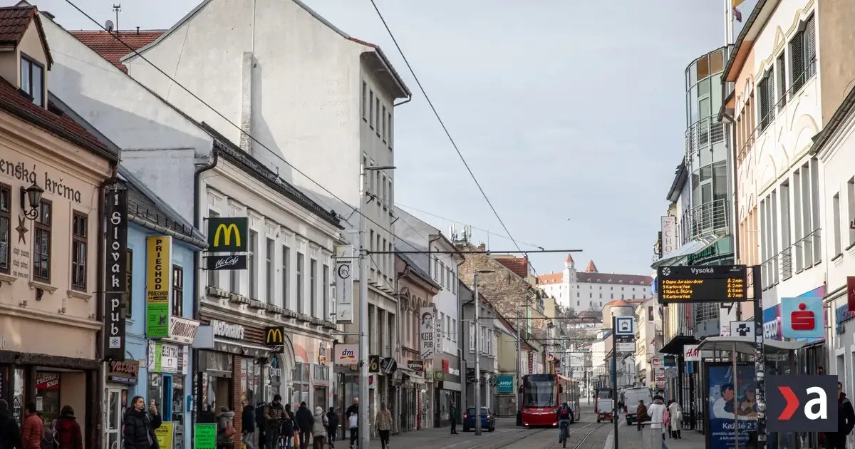 Nedeľňajšie zhromaždenie obmedzí centrum Bratislavy, polícia varuje pred zápchami