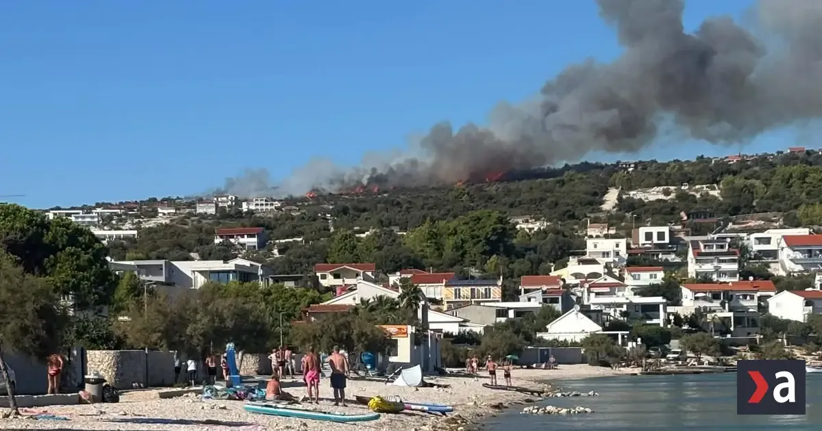 Po Brači zachvátil požiar ďalšiu obľúbenú destináciu Slovákov. Chorváti nasadili lietadlá