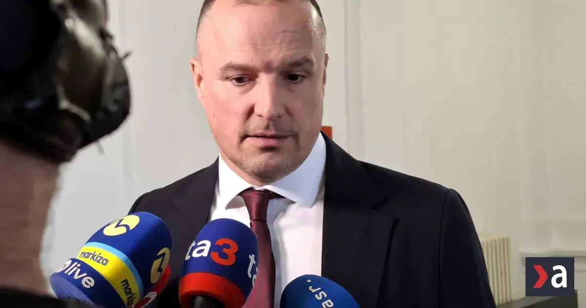 Poradca premiéra Davida Lindtnera má na začiatku novembra predstúpiť pred odvolací súd