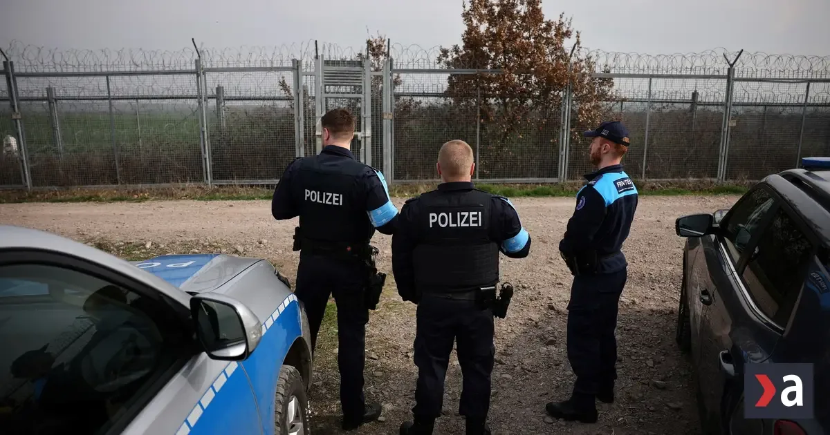 Pred strednou školou v Turecku strieľal neznámy útočník. Hlásia zranených