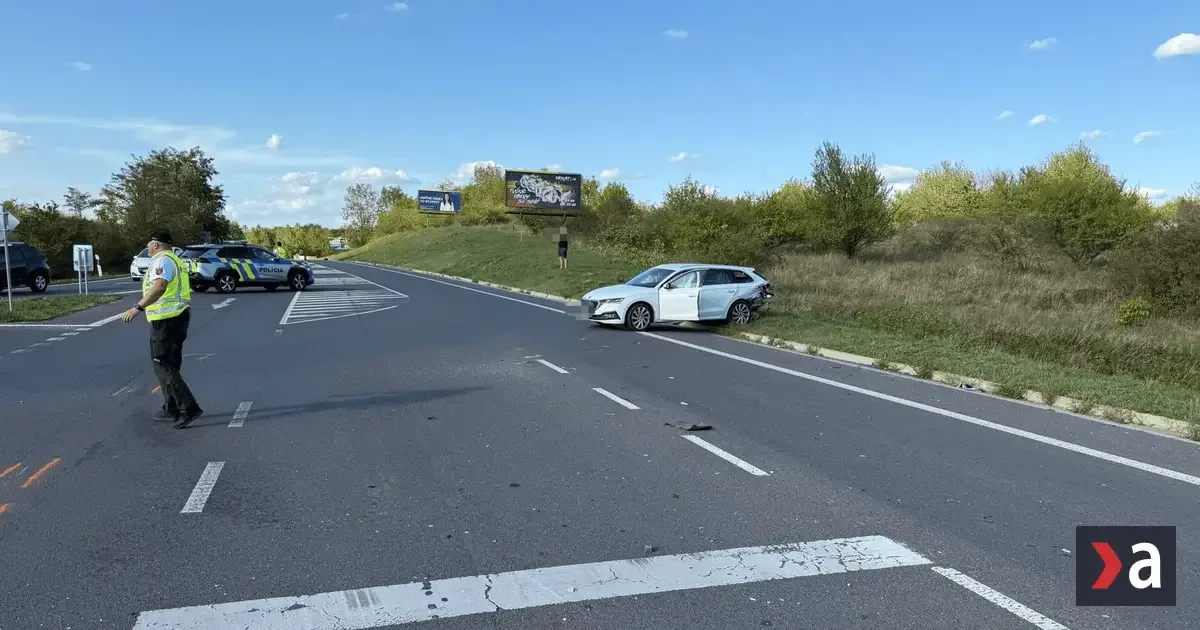 Pri Záhorskej Bystrici sa zrazil motocykel s autom