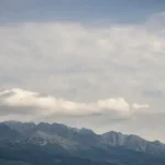 Prudké ochladenie, silný vietor a sneh už v pondelok
