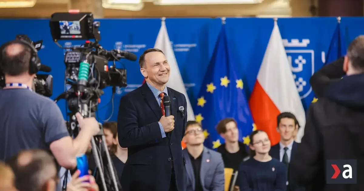 Sikorski po rokoch rokoval s bieloruským ministrom o hraniciach a Rusku