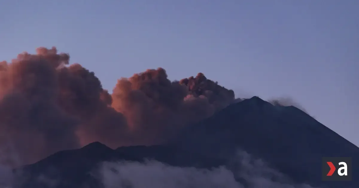 VIDEO: Etna opäť ochromila dopravu. Letisko v Katánii zostáva zatvorené
