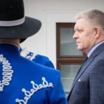 Zlyhávate, radšej odstúpte, ale tešíme sa. Fico posiela do Berlína čudné pozvanie