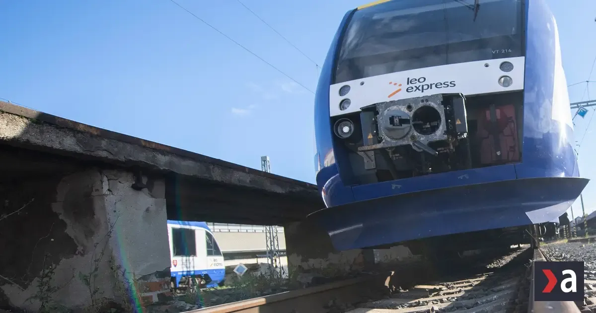 Zrážka vlaku s autobusom v Bratislave: Doprava obmedzená