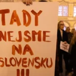 Babišova vláda odložila zrušenie poplatkov za ČT a rozhlas. Hlasovalo sa po štvrtej ráno
