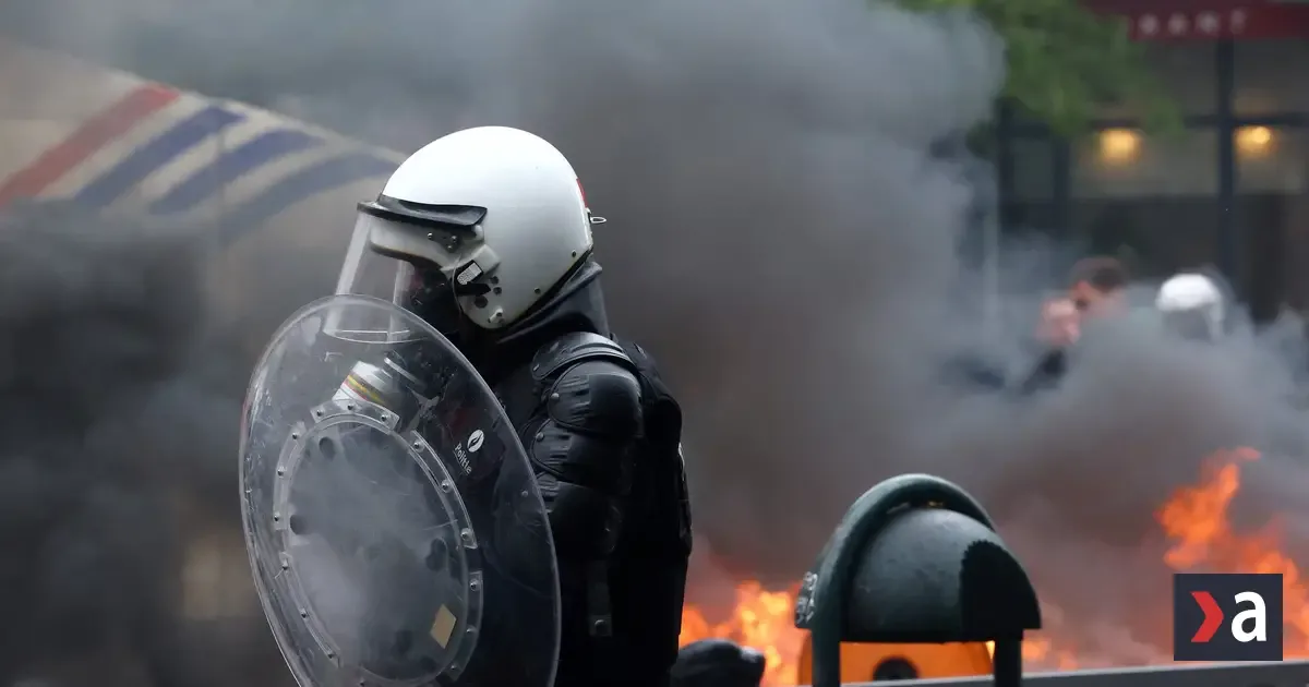 Brusel zaplavili protesty proti škrtom. Polícia použila vodné delá a slzotvorný plyn