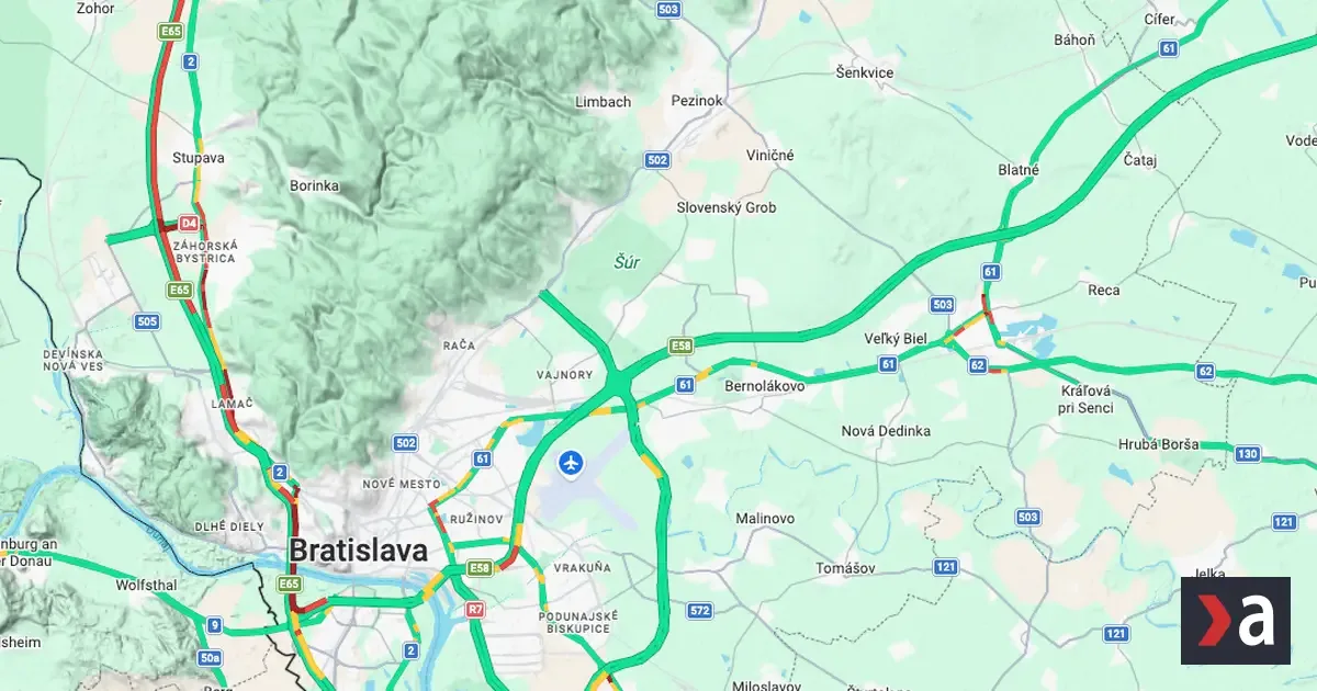 Diaľnica D2 z Bratislavy na Záhorie je preťažená, motoristi čakajú v kolónach