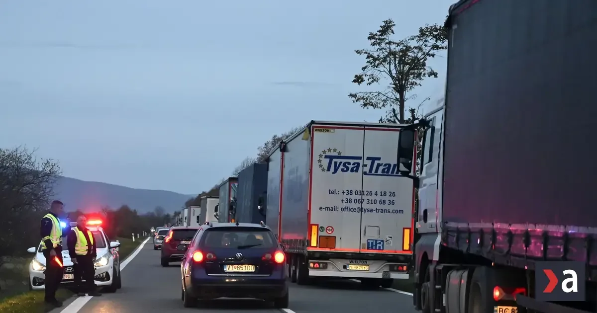 Doprava na Ružomberok kolabuje: Dvojhodinové státie a vážna nehoda na D1 3 Doprava na Ružomberok kolabuje: Dvojhodinové státie a vážna nehoda na D1