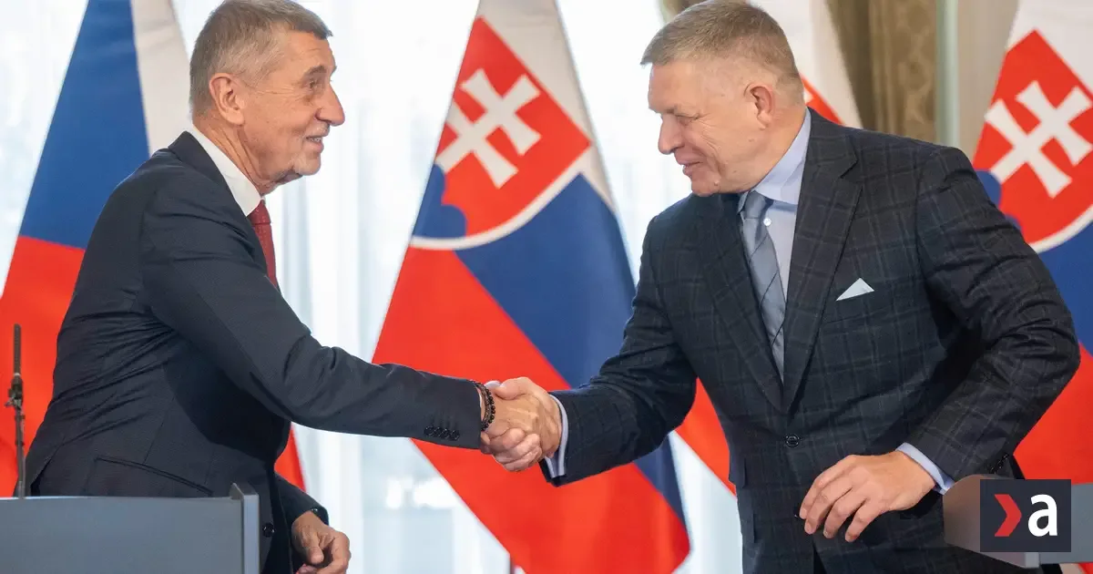 Fico a Babiš odhalili v Prahe sochu priateľstva, hovoria o nadštandardných vzťahoch 2 Fico a Babiš odhalili v Prahe sochu priateľstva, hovoria o nadštandardných vzťahoch