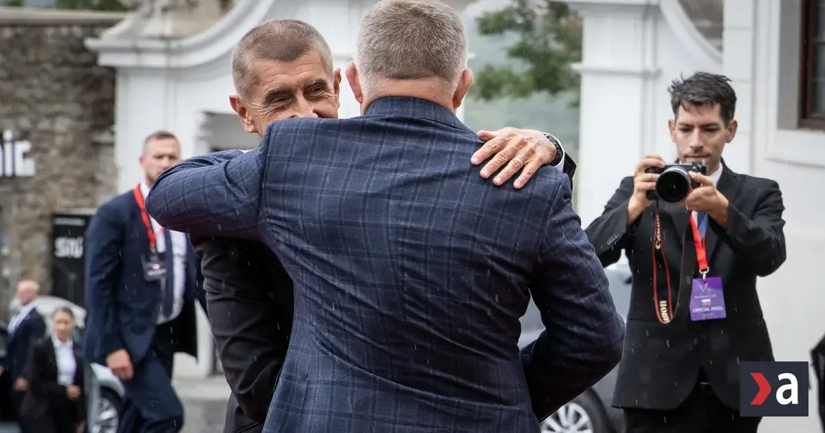 Fico ide v utorok do Prahy, s Babišom odhalia spoločnú sochu