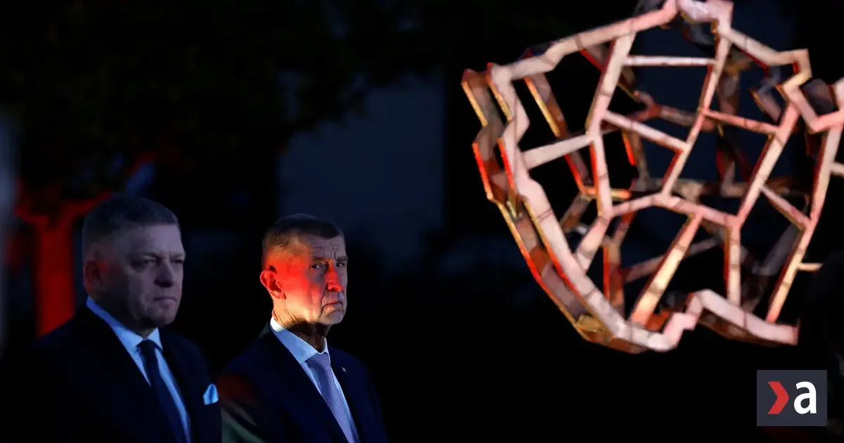 Fico navštívil Babiša v Praze, přivítal ho pískot
