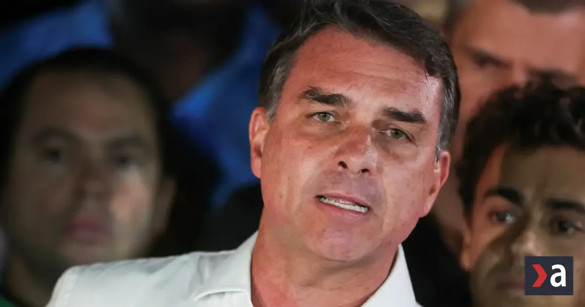 Flávio Bolsonaro po prehre údajne odišiel do USA, polícia preveruje zákaz vycestovať 2 Flávio Bolsonaro po prehre údajne odišiel do USA, polícia preveruje zákaz vycestovať
