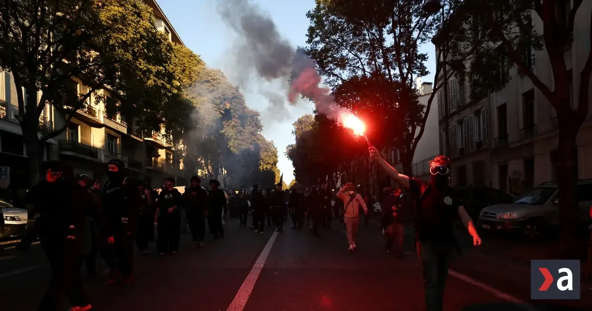 Francúzsko: masívne protesty, polícia kontroluje stanice pre obavy z výtržností