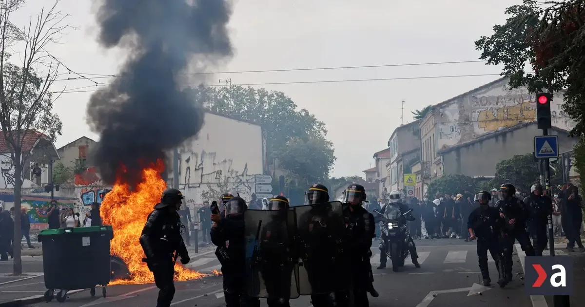 Francúzsko: Študentské protesty pokračujú, stovky stredných škôl prerušili vyučovanie