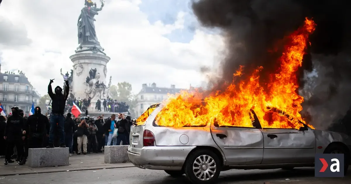 Francúzsko zavádza nočný zákaz vychádzania, aby upokojilo protesty