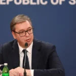 Historická noc v Srbsku. Opoziční študenti porazili Vučiča, ktorý priznal prehru