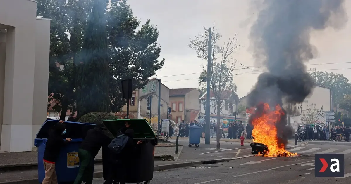 Masové protesty vo Francúzsku: Do ulíc vyšli desaťtisíce ľudí