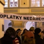 Na Staromestskom námestí protestovali tisíce ľudí za nezávislosť verejnoprávnych médií