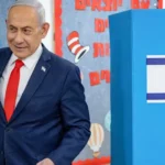 Netanjahu varuje pred „krádežou volieb“, opozícia ho podozrieva z napadnutia výsledkov